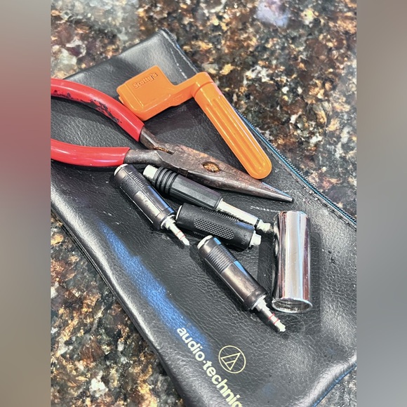 Miscellaneous Guitar Accessories/Parts - Picture 2 of 3